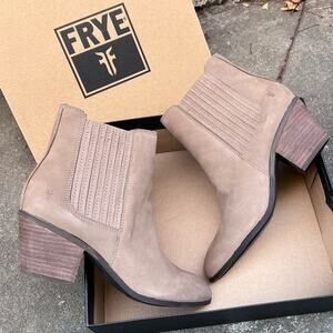 NEW Frye Sandra Chelsea Leather Grey Ankle Stitched Block Heel Western Boot